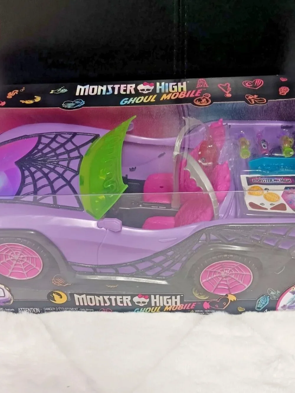 Monster High 2022 Ghoul Mobile Accessories Included - NIB (box has mild wear)